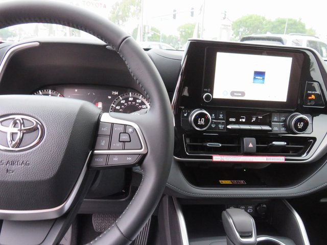 New 2026 Toyota Highlander XLE image 38