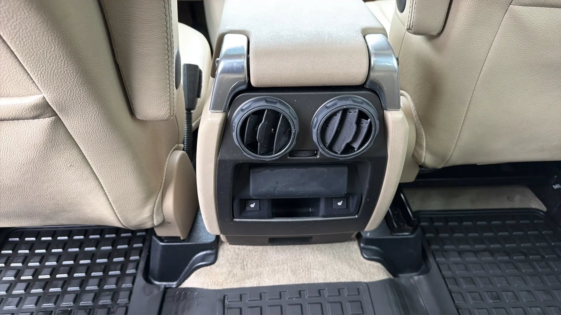 Used 2013 Land Rover LR4 HSE AWD/4WD image 30