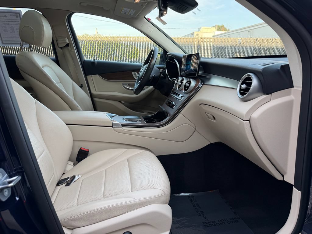 Used 2021 Mercedes-Benz GLC 300 4MATIC image 20