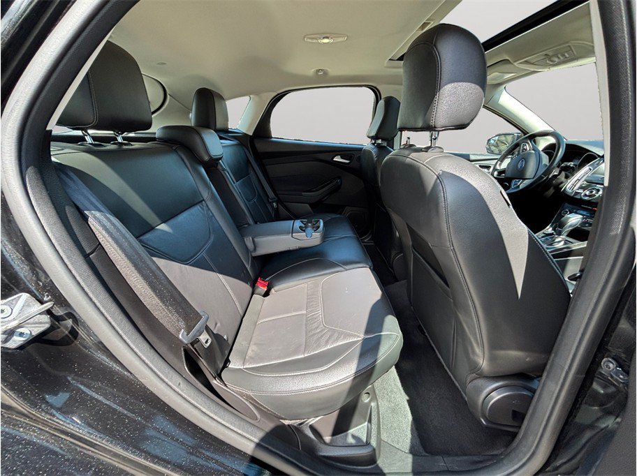 Used 2015 Ford Focus Titanium FWD image 35