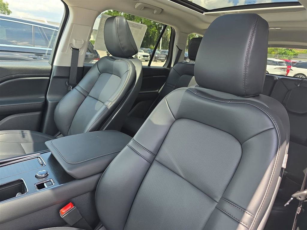 New 2025 Lincoln Aviator 2WD w/ Equipment Group 101A image 18