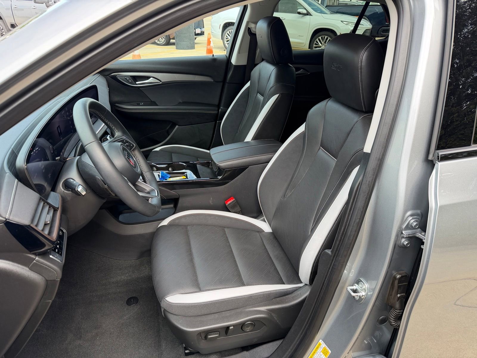 Used 2025 Buick Envision Sport Touring AWD/4WD image 11