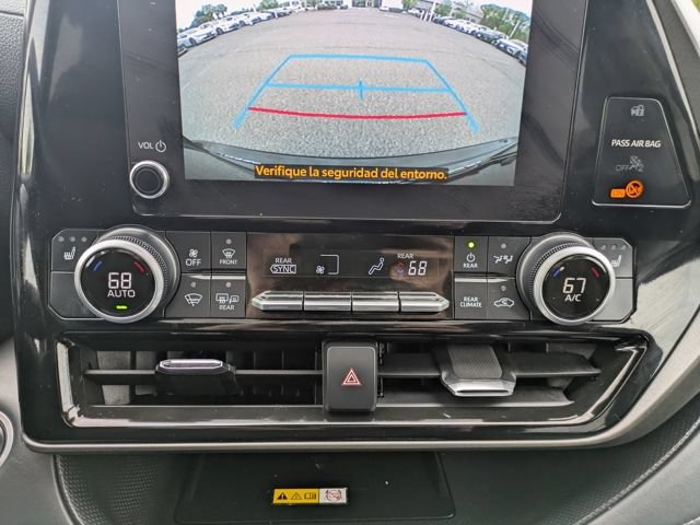 Certified 2024 Toyota Highlander XLE AWD/4WD image 32