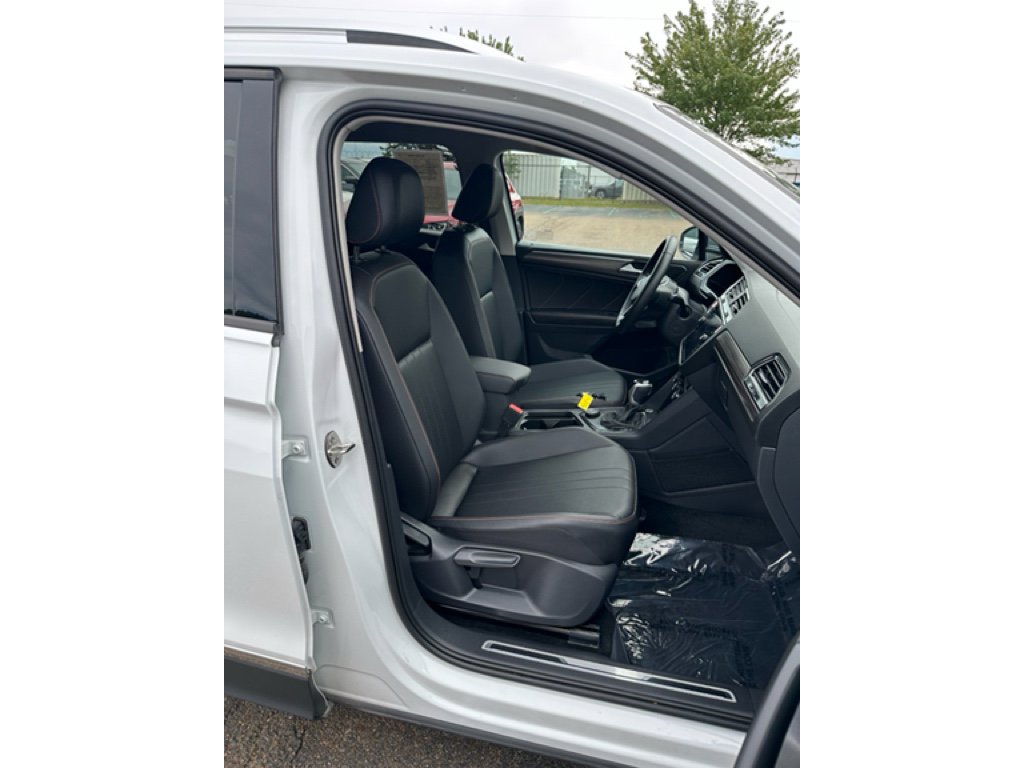 Used 2024 Volkswagen Tiguan Wolfsburg Edition image 21