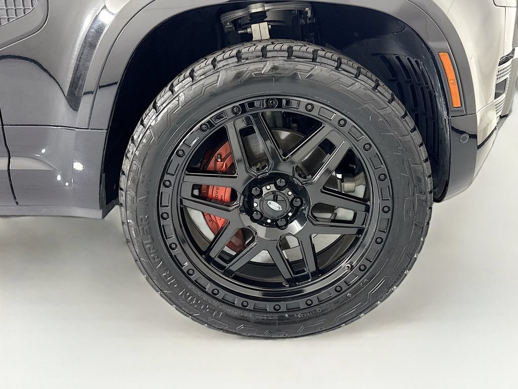 Certified 2023 Land Rover Defender 130 X AWD/4WD image 33