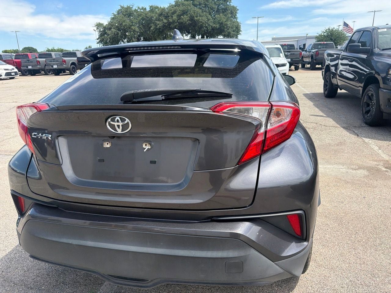 Used 2021 Toyota C-HR LE FWD image 7