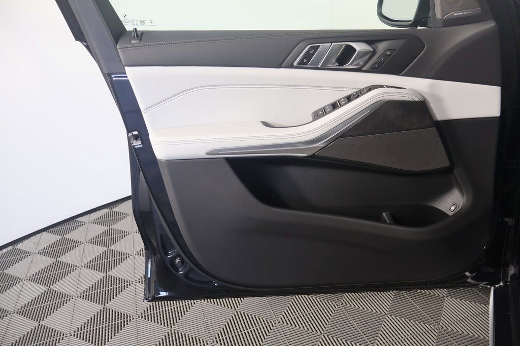New 2026 BMW X5 xDrive50e image 7