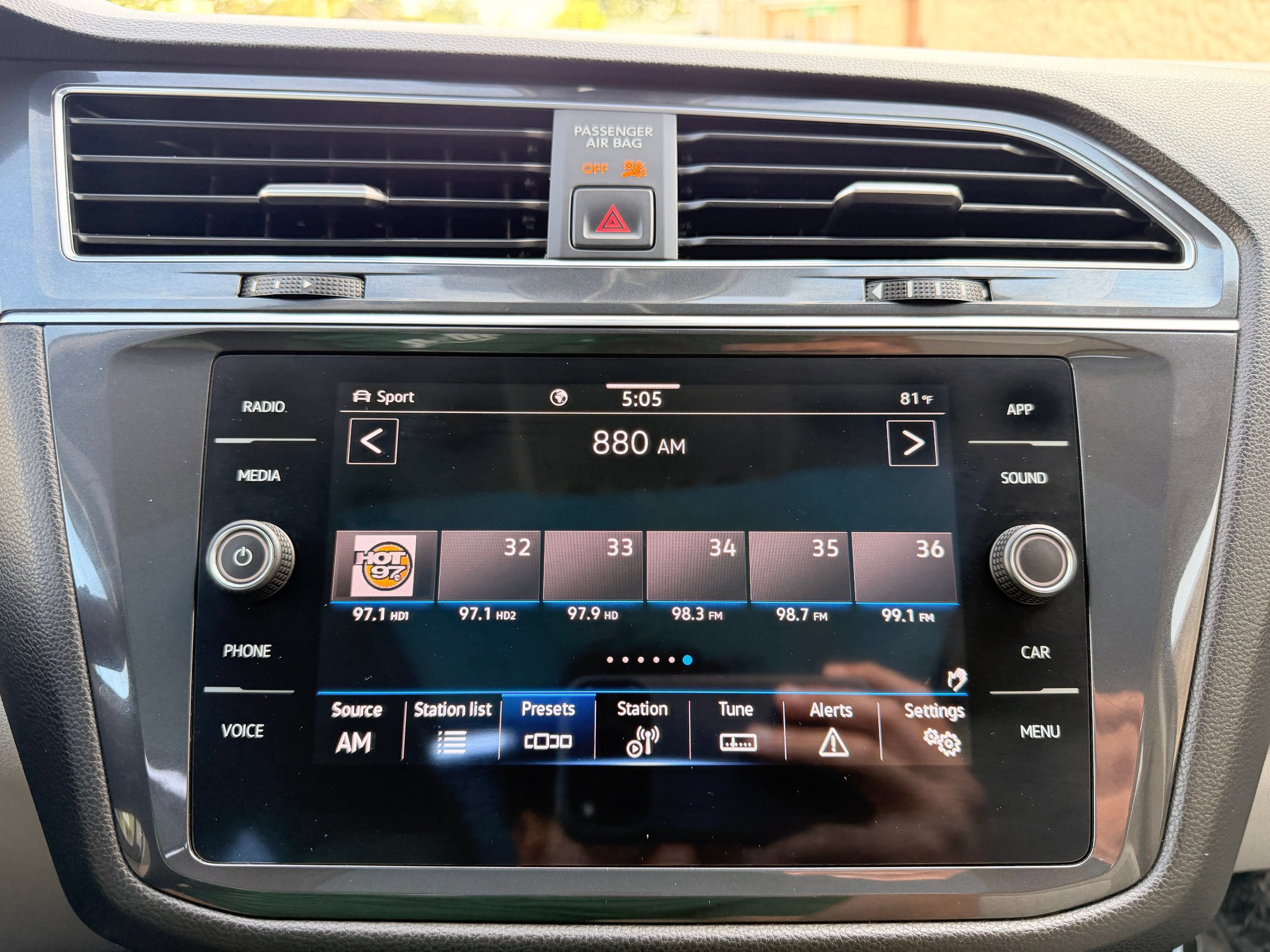 Used 2022 Volkswagen Tiguan SE AWD/4WD image 31