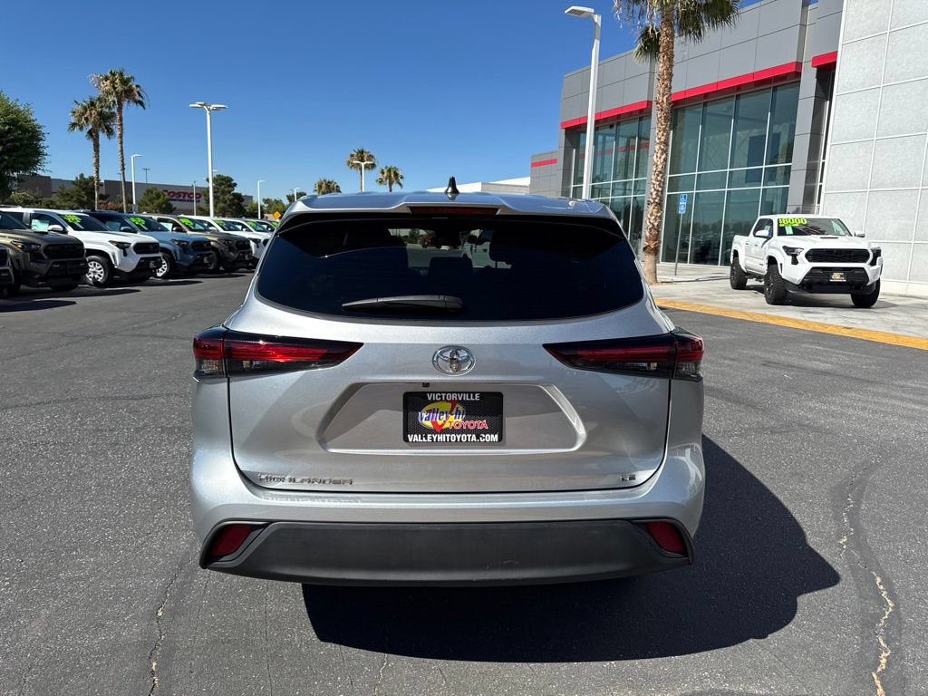 Certified 2025 Toyota Highlander LE FWD image 6