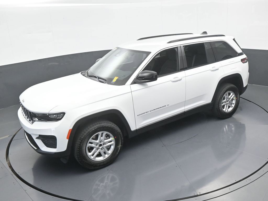 Used 2025 Jeep Grand Cherokee Laredo image 39