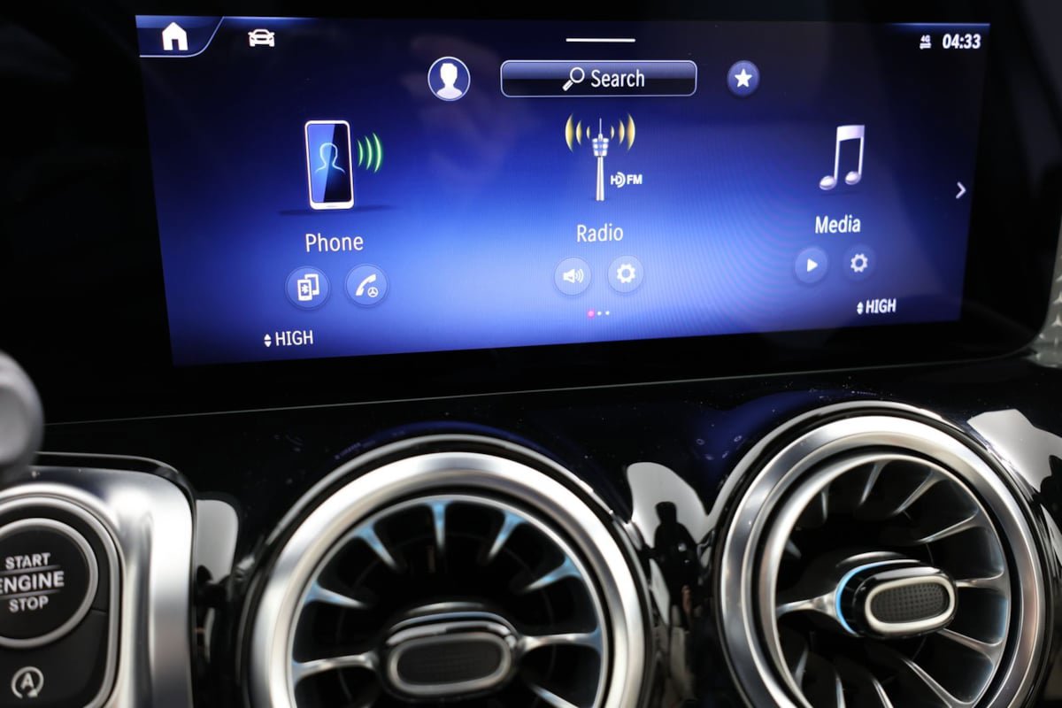 Used 2025 Mercedes-Benz GLB 250 4MATIC image 48