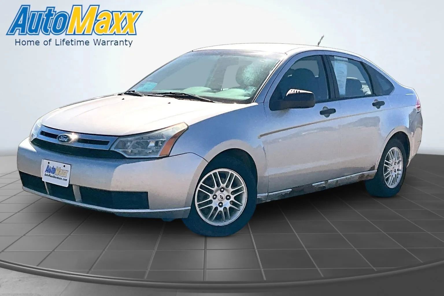 Used 2010 Ford Focus SE FWD image 1