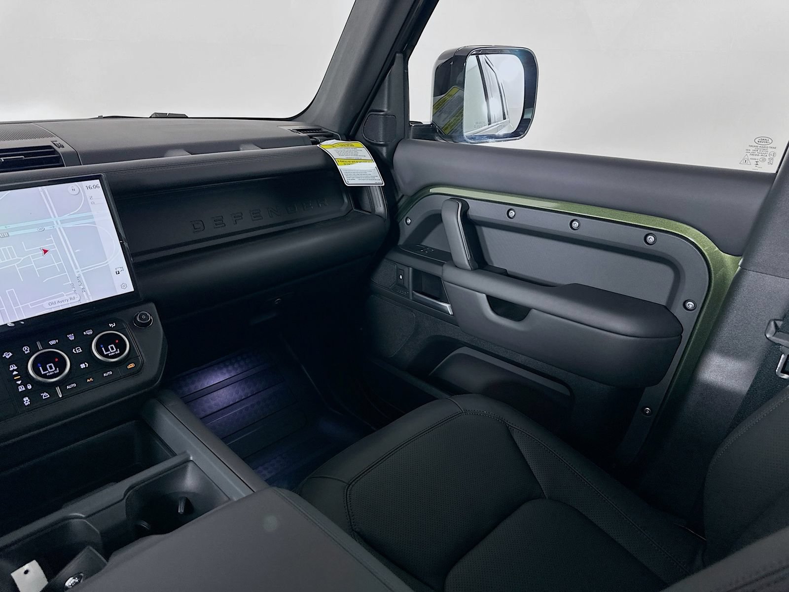 New 2026 Land Rover Defender 110 X-Dynamic SE AWD/4WD image 24