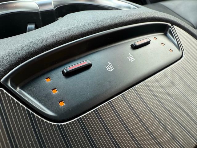 Used 2022 Toyota Venza XLE image 26