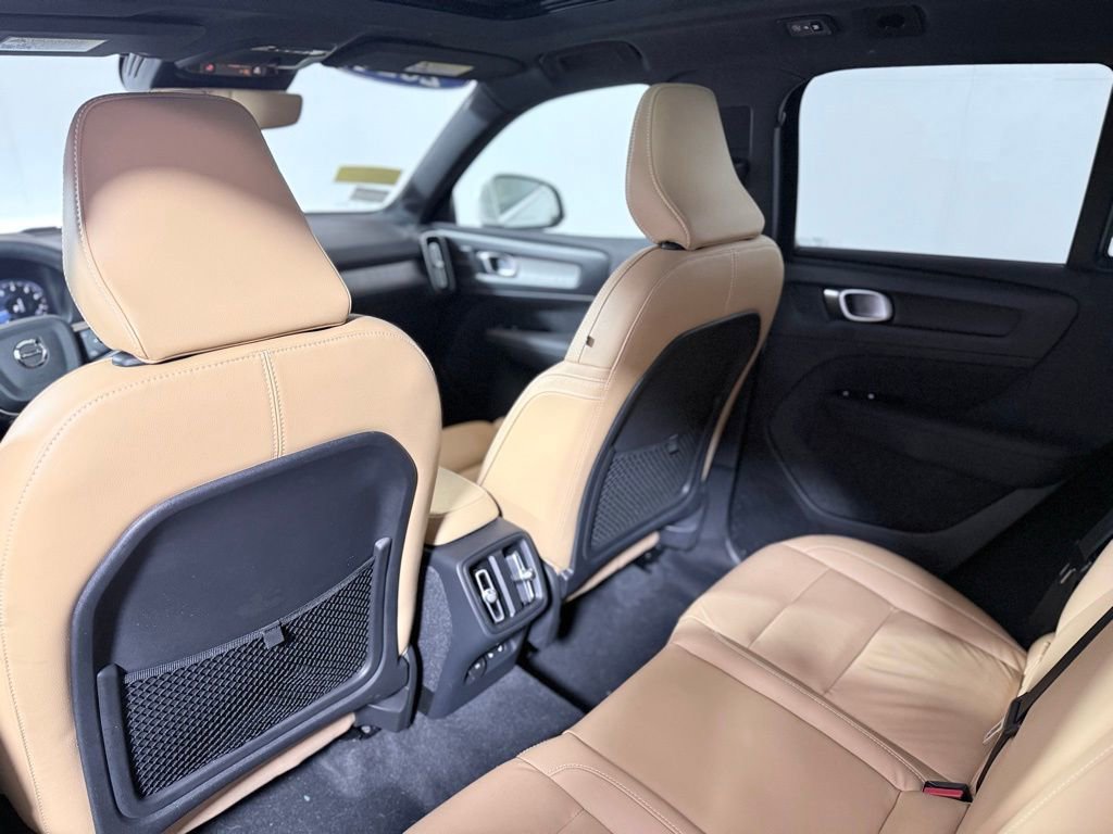 Used 2022 Volvo XC40 T5 Inscription w/ Climate Package image 22