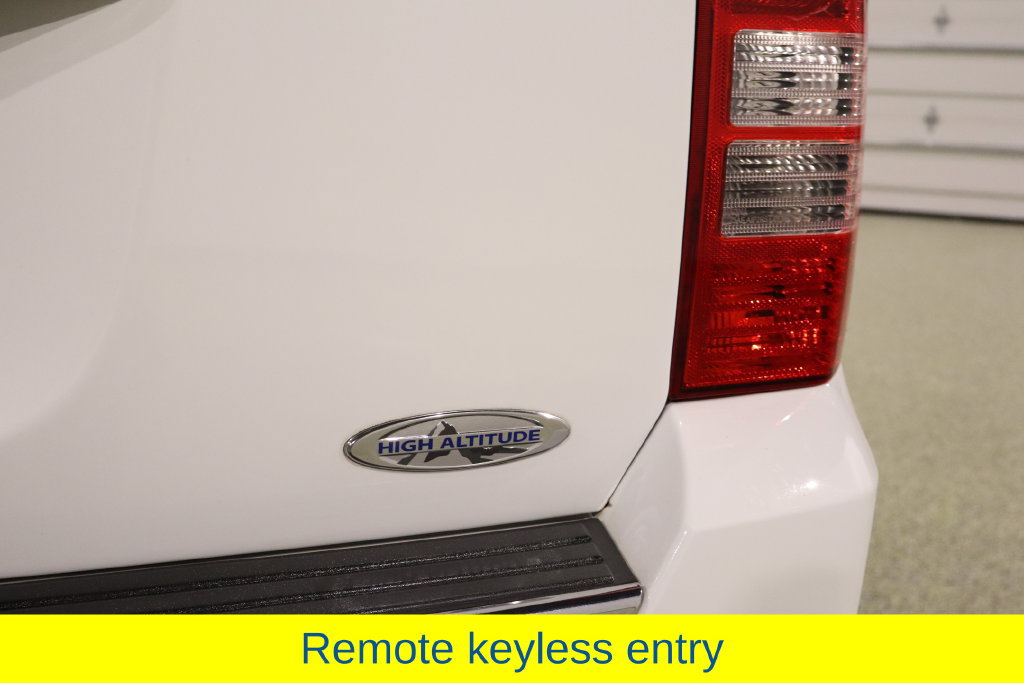Used 2016 Jeep Patriot High Altitude FWD image 17