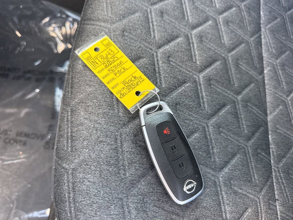 Used 2025 Nissan Kicks SV AWD/4WD image 31