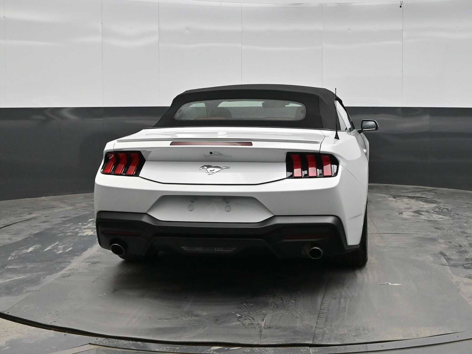 Used 2024 Ford Mustang Premium image 8