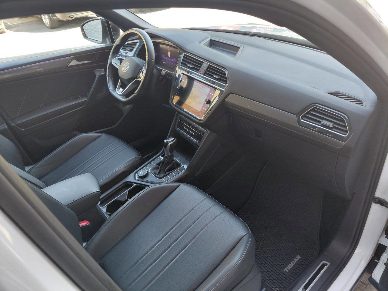 Used 2022 Volkswagen Tiguan SE R-Line AWD/4WD image 8