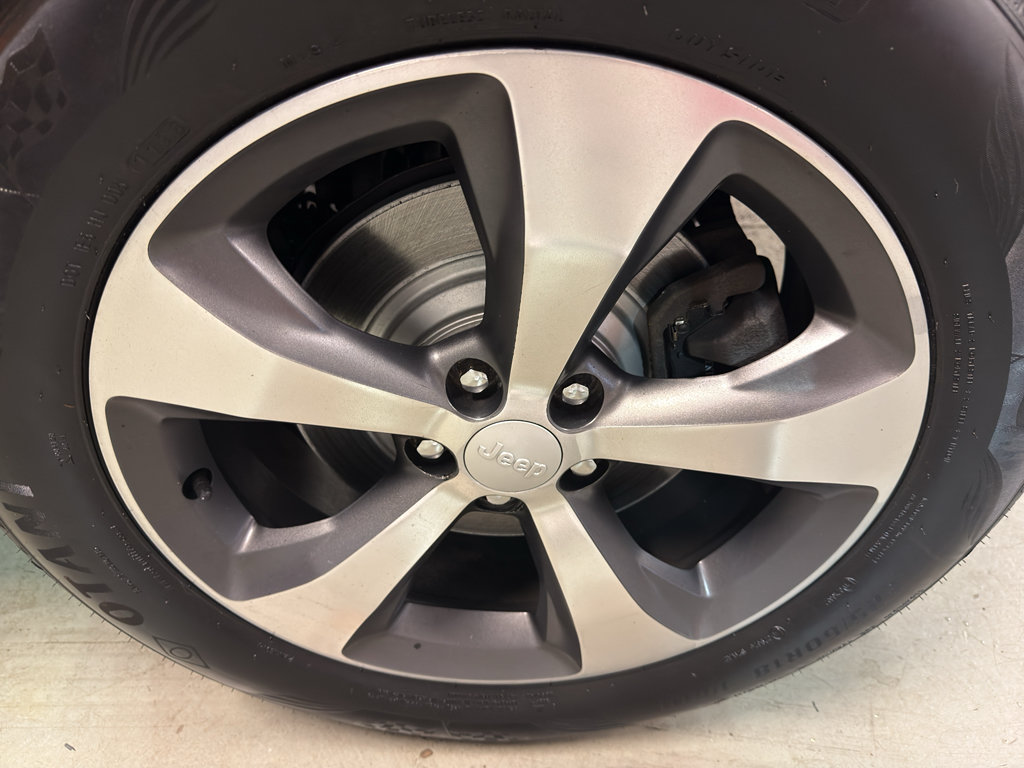 Used 2019 Jeep Cherokee Limited AWD/4WD image 36