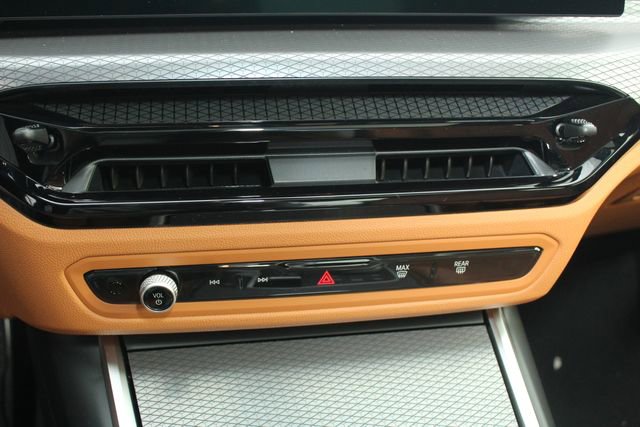 Used 2026 BMW 330i xDrive Sedan w/ M Sport Package image 15