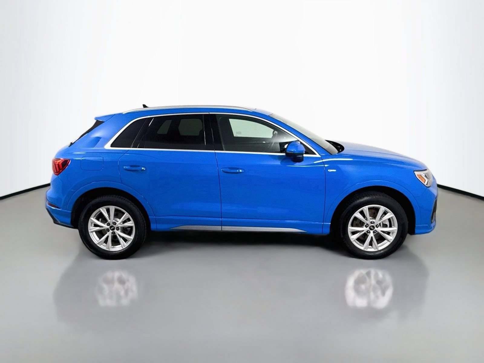 Certified 2023 Audi Q3 2.0T Premium Plus w/ Premium Plus Package AWD/4WD image 8