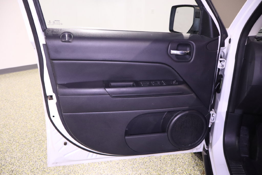 Used 2016 Jeep Patriot High Altitude FWD image 36