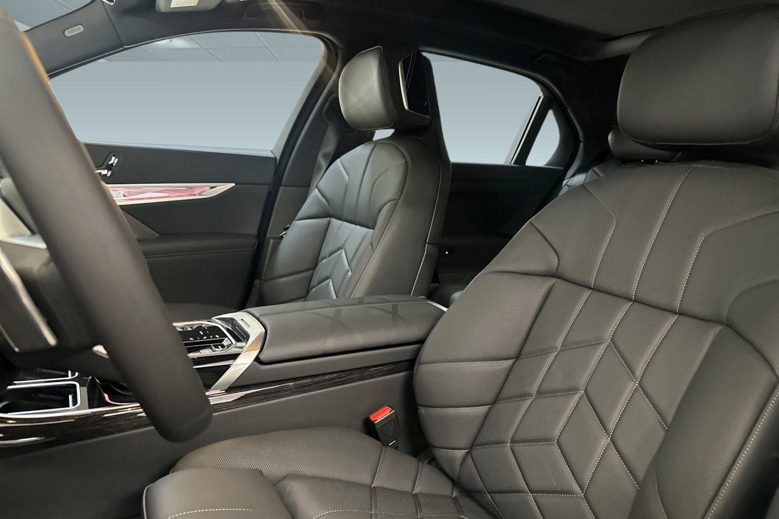 New 2026 BMW i7 eDrive50 w/ M Sport Package image 5