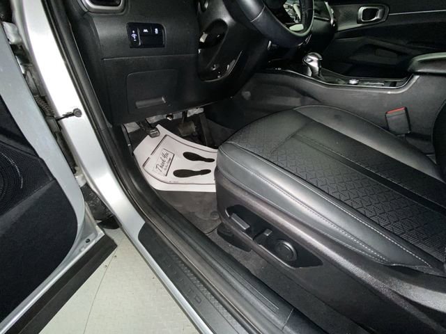 Used 2022 Kia Sorento S FWD image 12