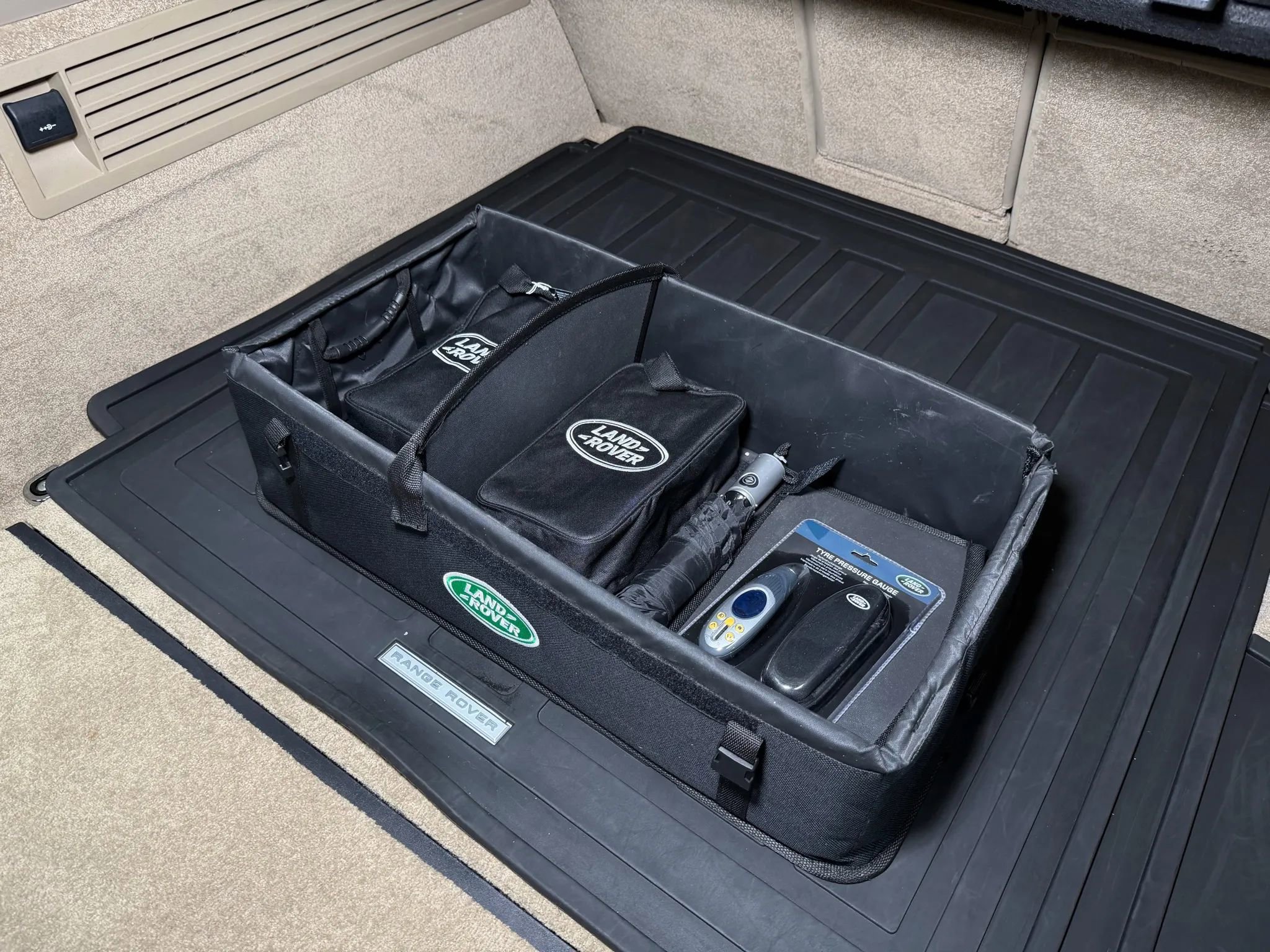 Used 2016 Land Rover Range Rover HSE image 15