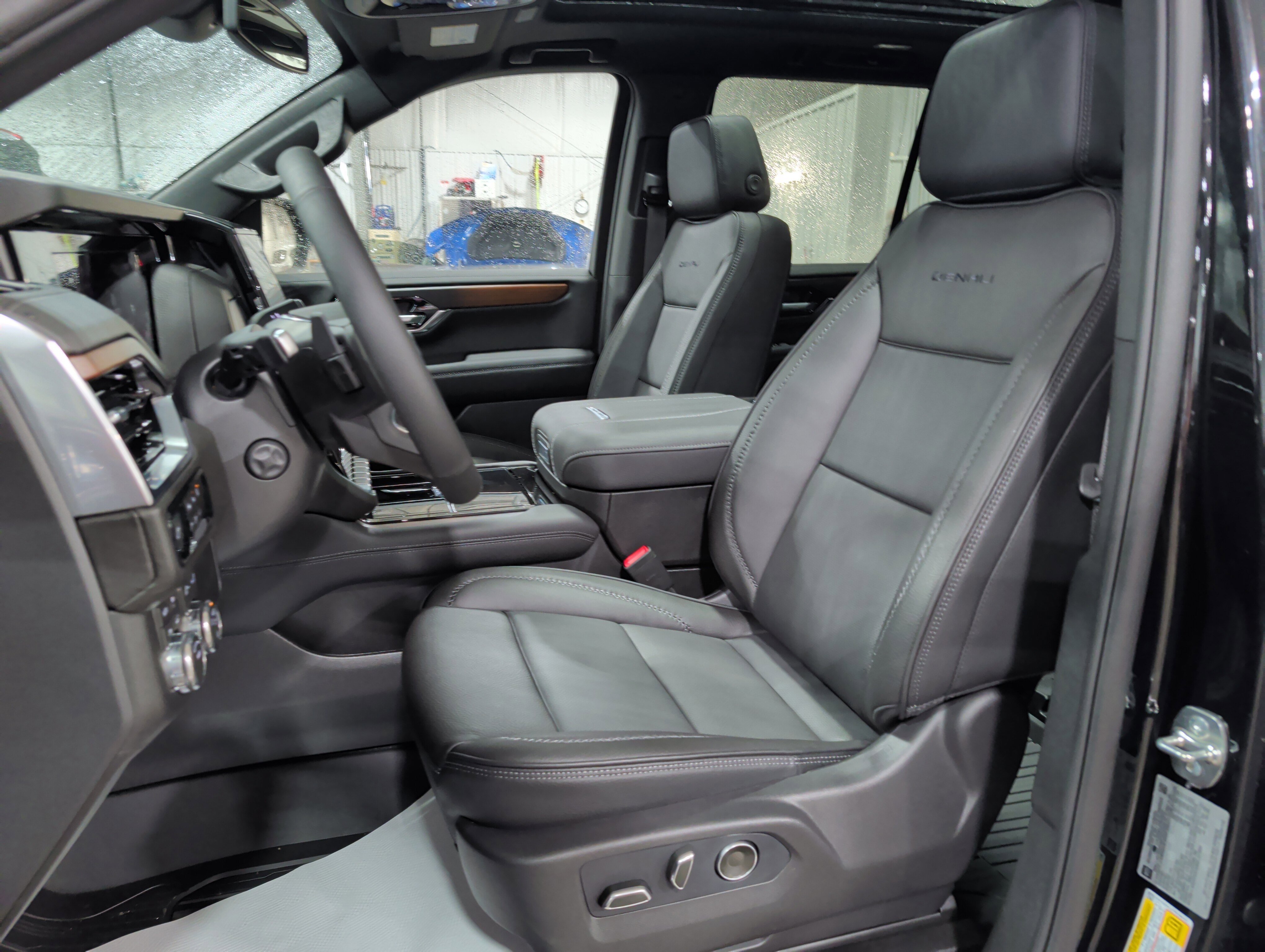 Used 2026 GMC Yukon Denali w/ Sun & Power Step Package image 7