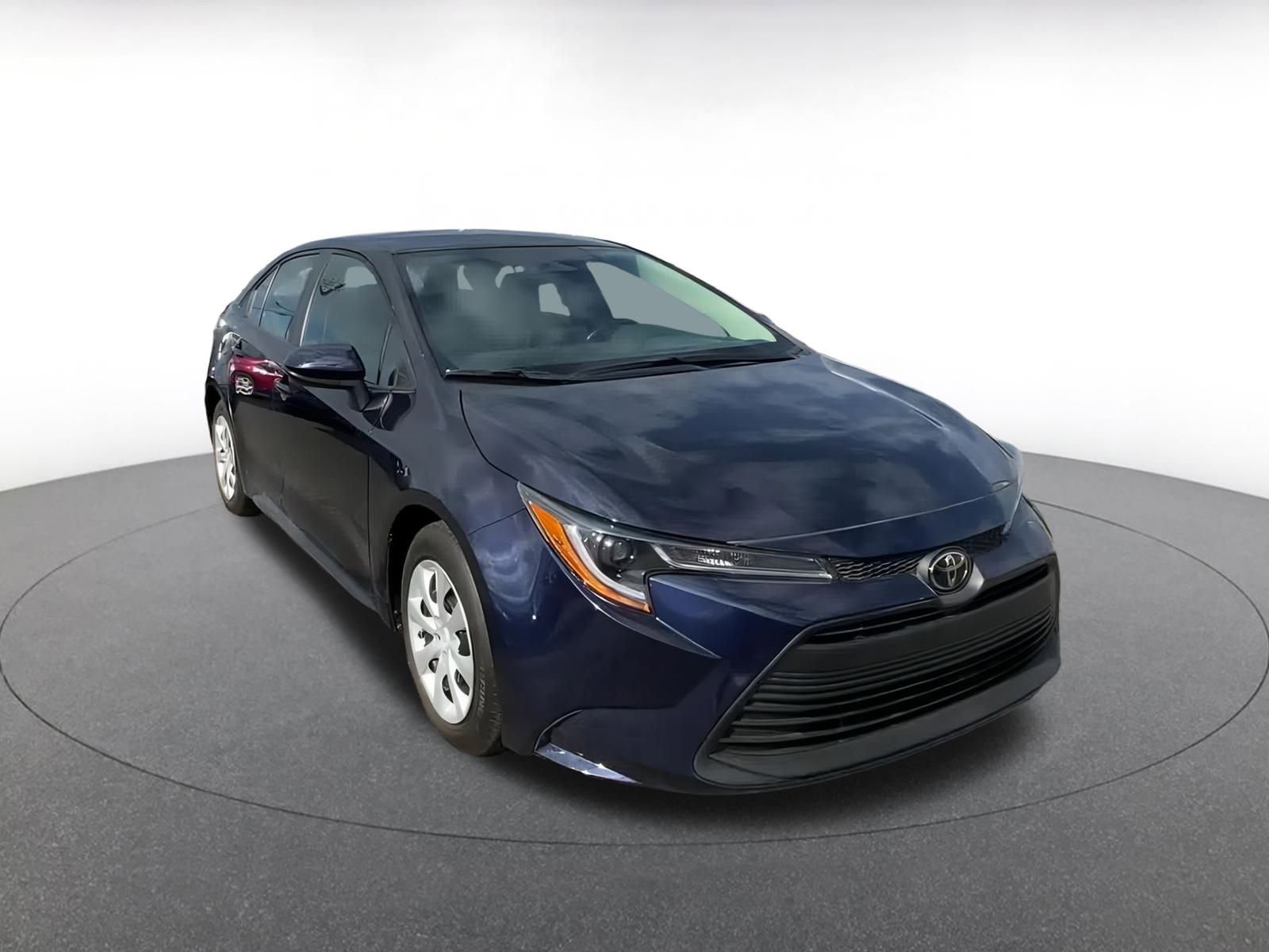 Used 2025 Toyota Corolla LE image 3