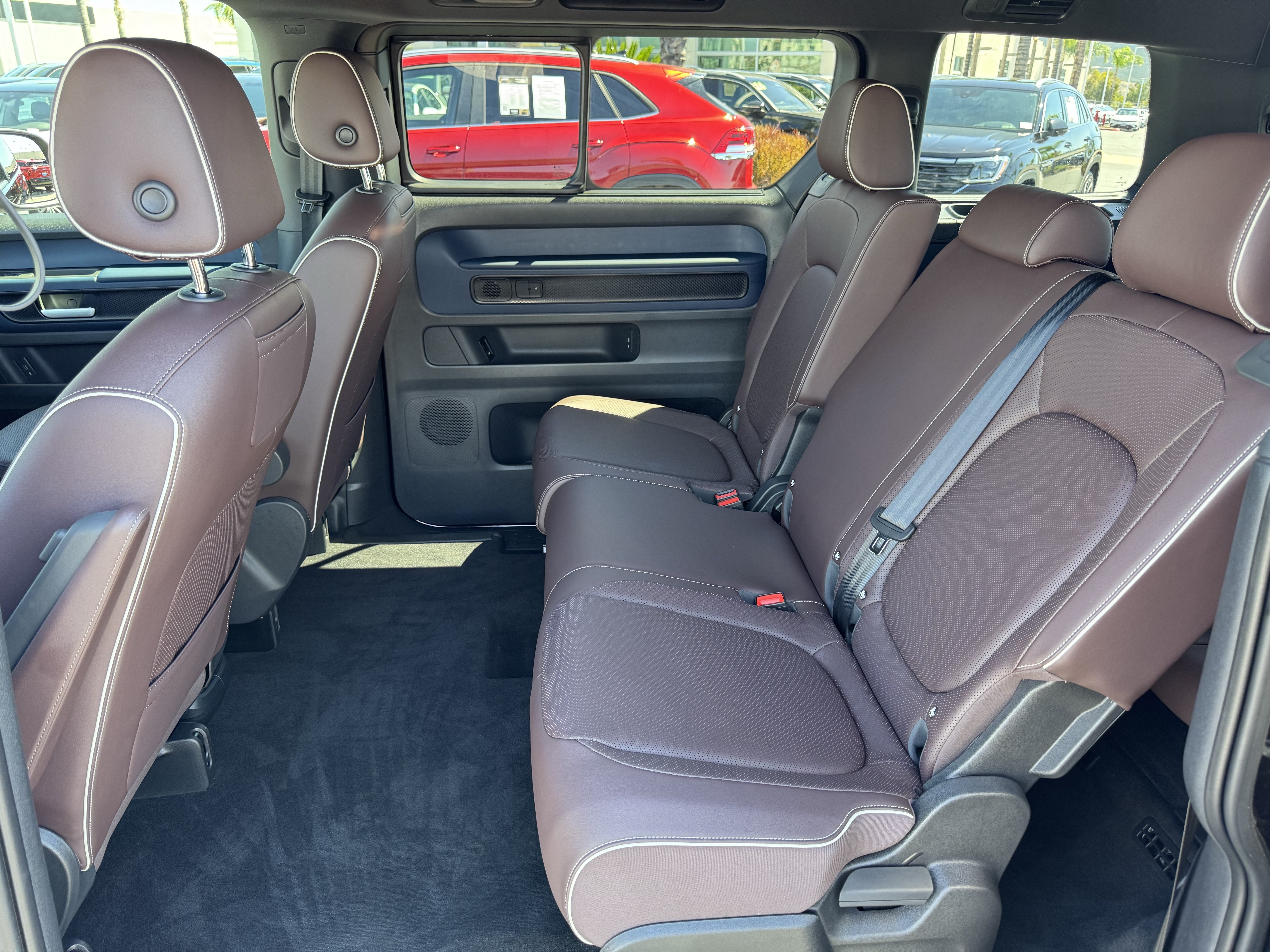 Certified 2025 Volkswagen ID. Buzz Pro S RWD image 30