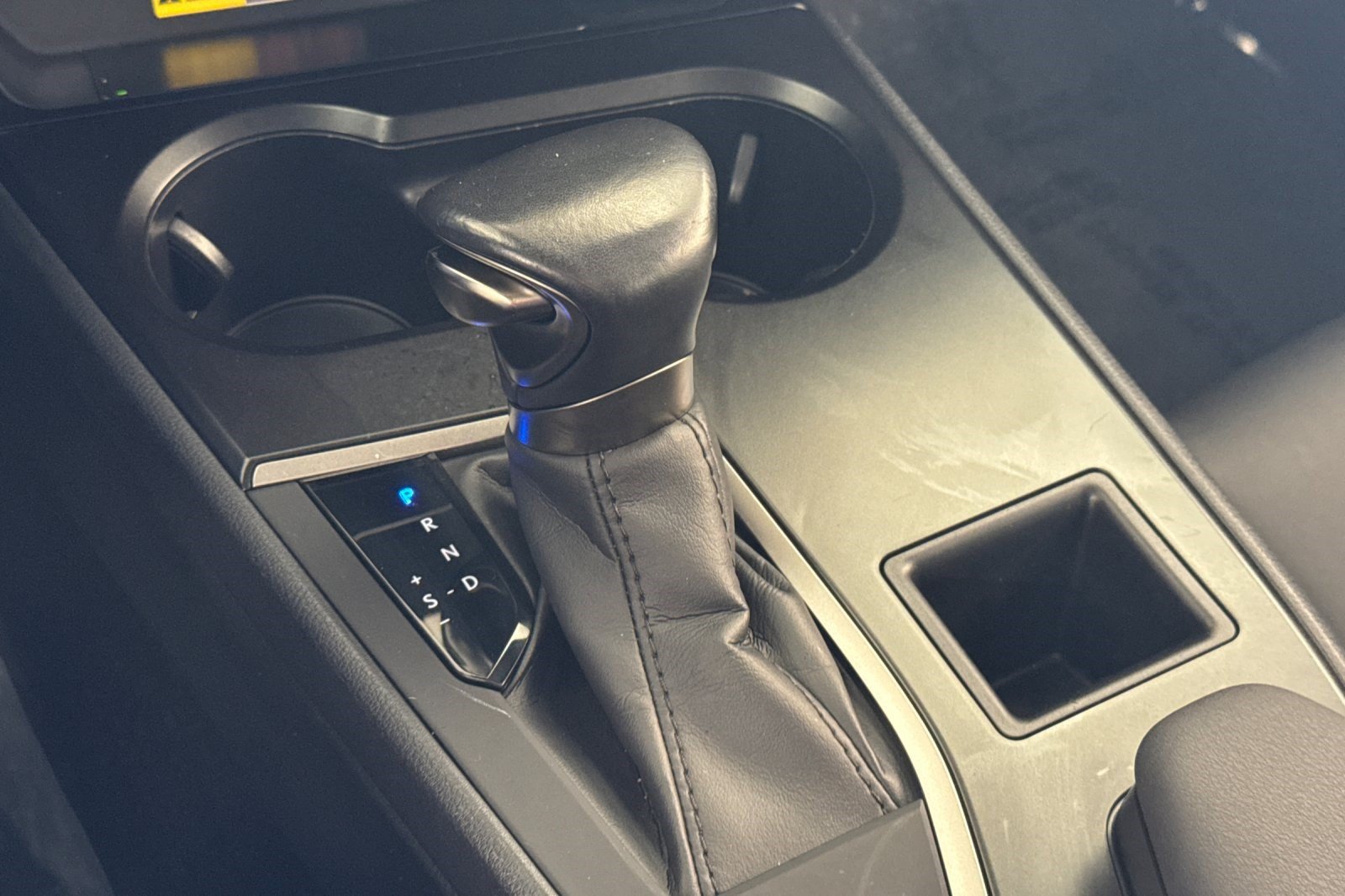 Certified 2024 Lexus UX 250h FWD image 18