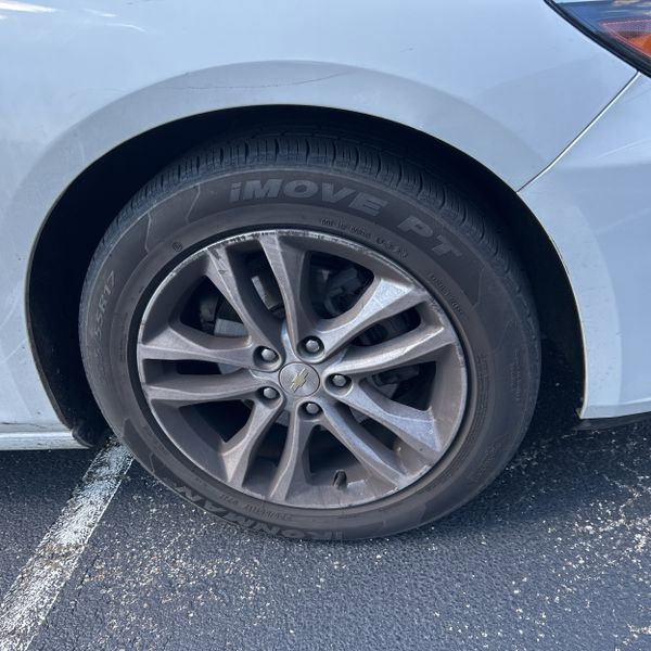 Used 2018 Chevrolet Malibu LT image 9