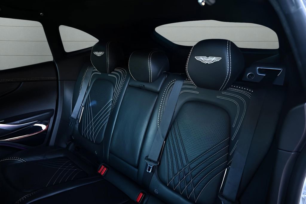 Used 2021 Aston Martin DBX image 26