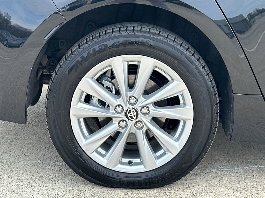 Used 2025 Toyota Corolla LE w/ LE Premium Package image 7