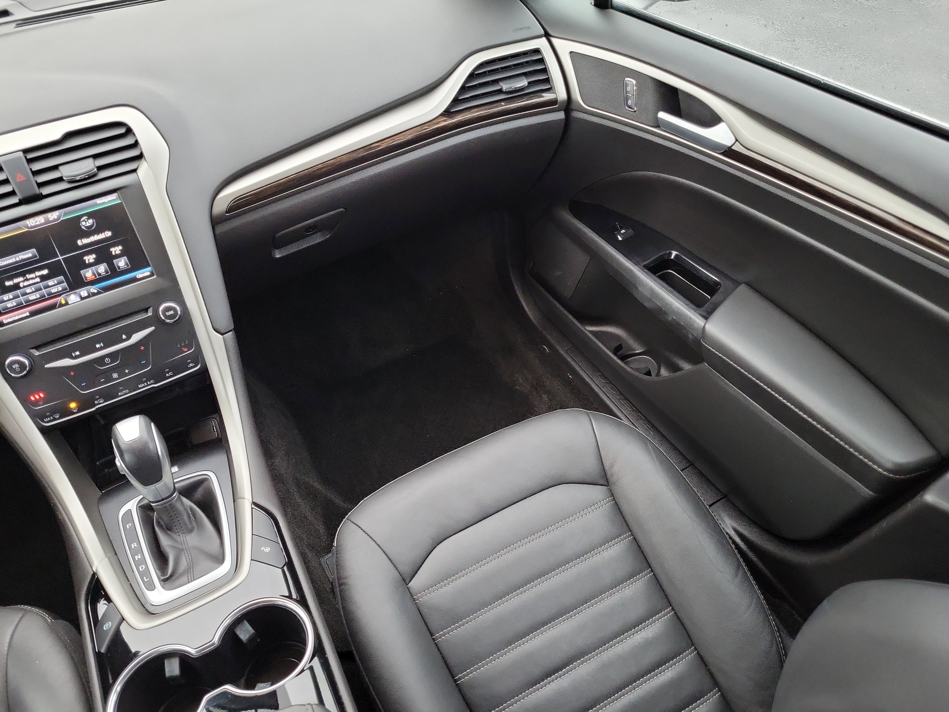 Used 2015 Ford Fusion SE w/ Equipment Group 502A image 14