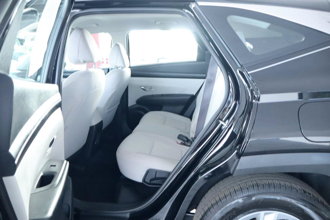 Used 2026 Hyundai Tucson SE FWD image 28