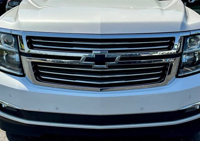 Used 2020 Chevrolet Suburban Premier w/ Premier 6.2L Value Package AWD/4WD image 4