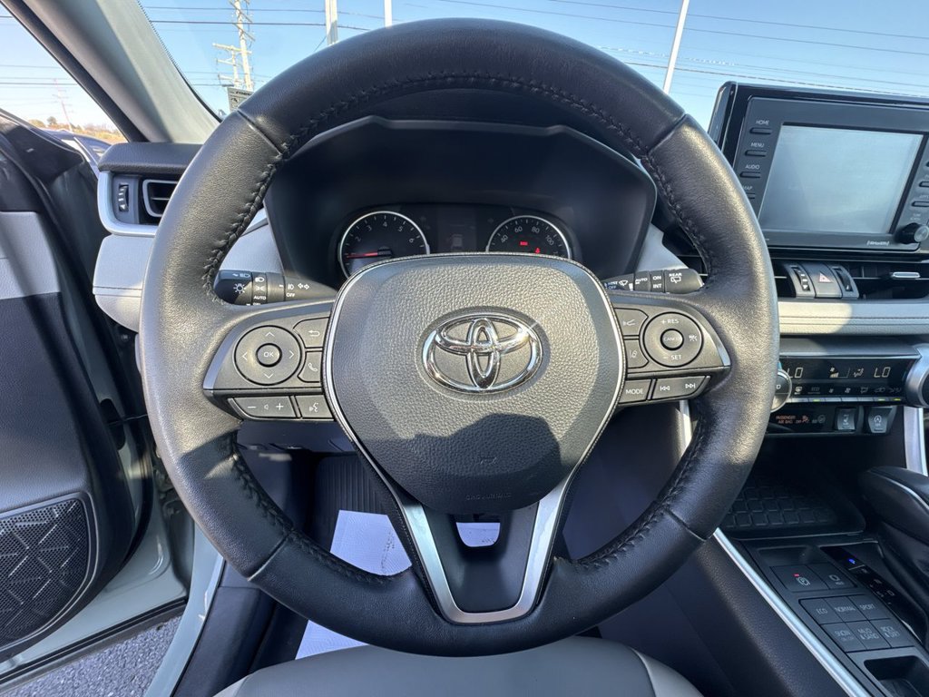 Used 2021 Toyota RAV4 XLE Premium AWD/4WD image 21