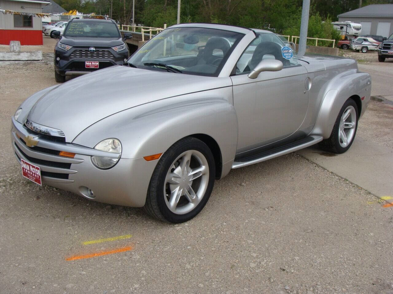 Used 2004 Chevrolet SSR w/ Preferred Equipment Group image 19