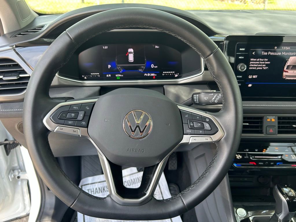Used 2025 Volkswagen Taos SE FWD image 21