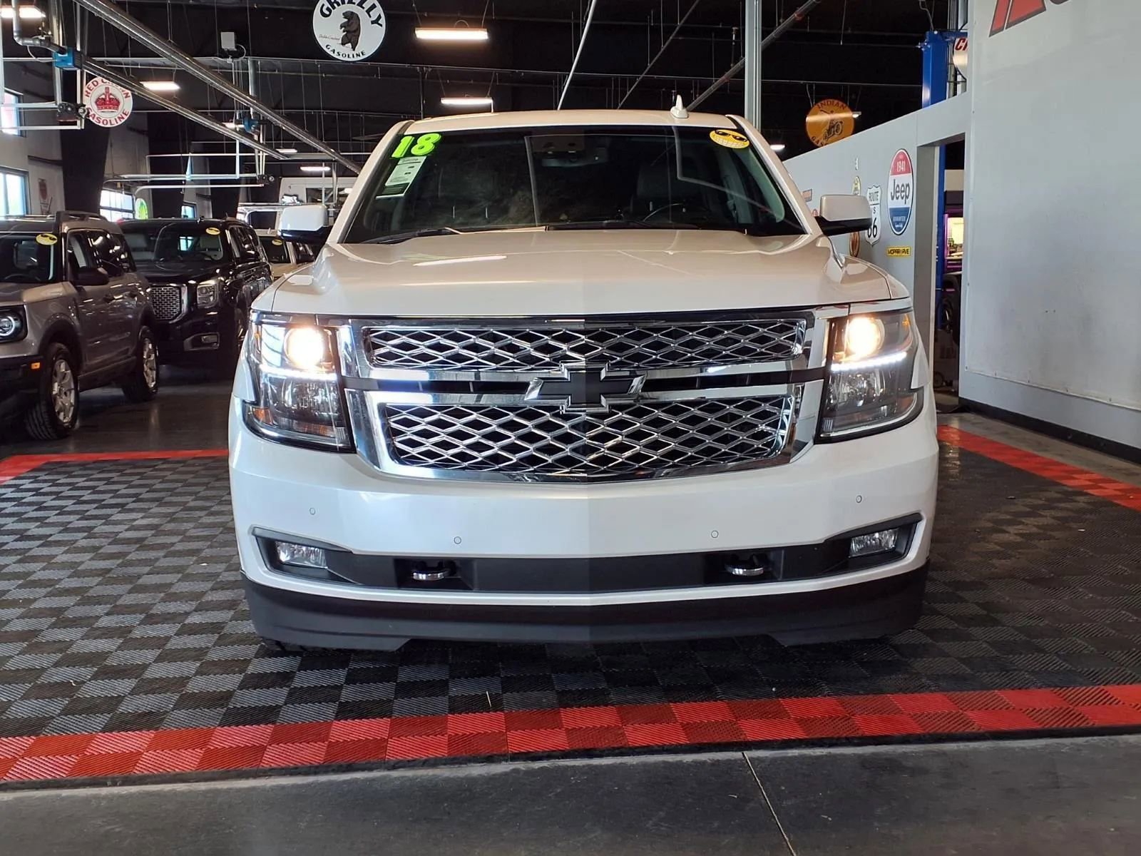 Used 2018 Chevrolet Tahoe LT w/ LT Signature Package AWD/4WD image 2