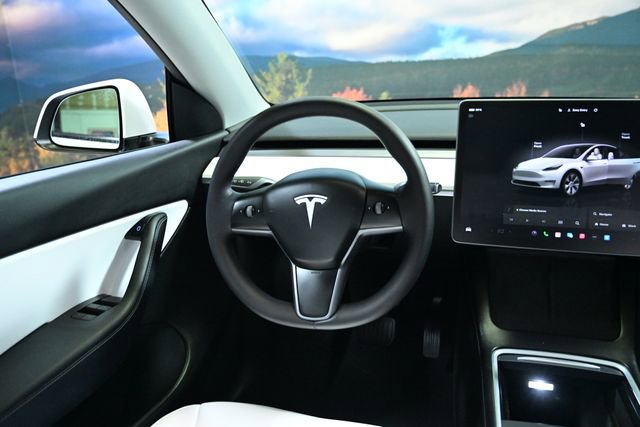 Used 2022 Tesla Model Y Long Range image 44