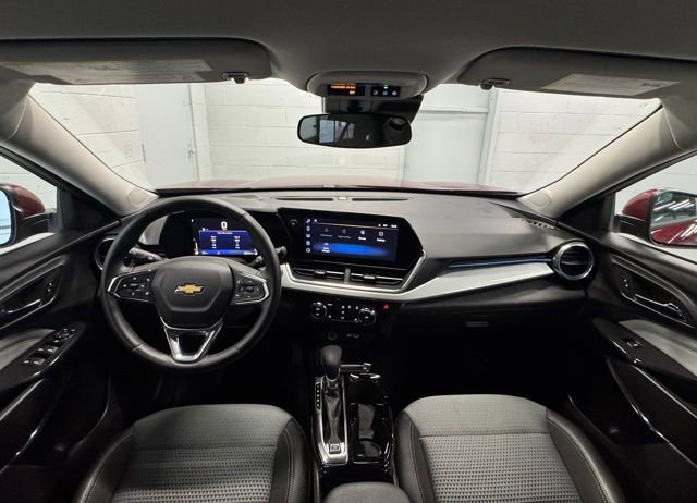 Used 2025 Chevrolet Trax LT w/ LT Convenience Package FWD image 16