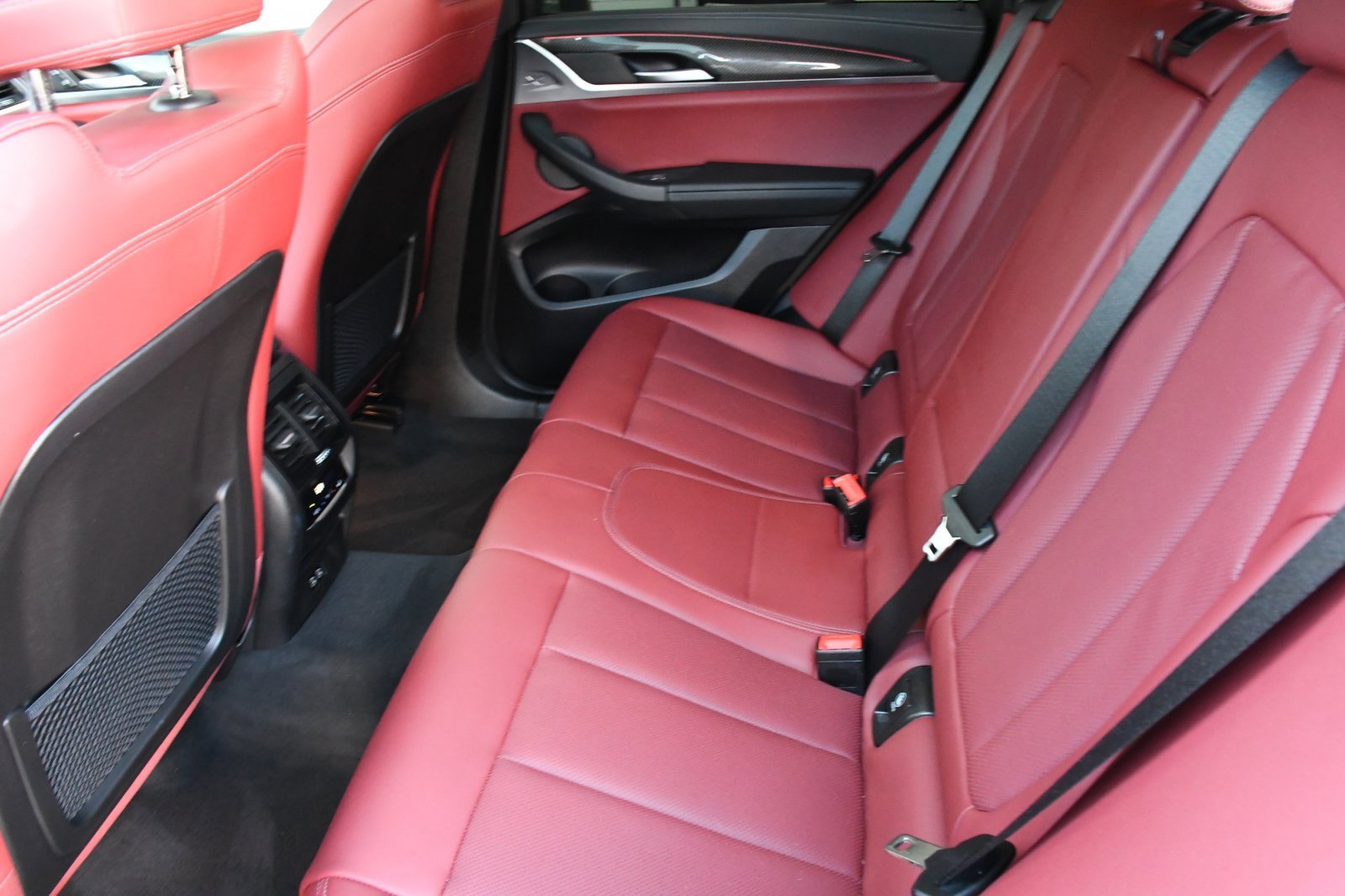 Used 2025 BMW X4 M40i w/ Premium Package image 9