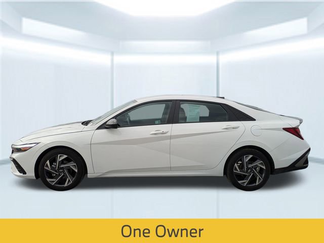 Used 2025 Hyundai Elantra Sport image 2