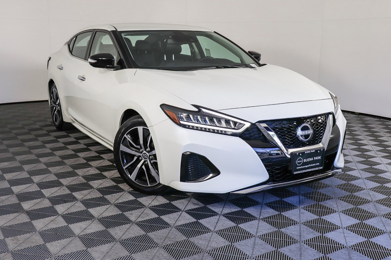 Used 2023 Nissan Maxima SV w/ Floor Mat Group image 1