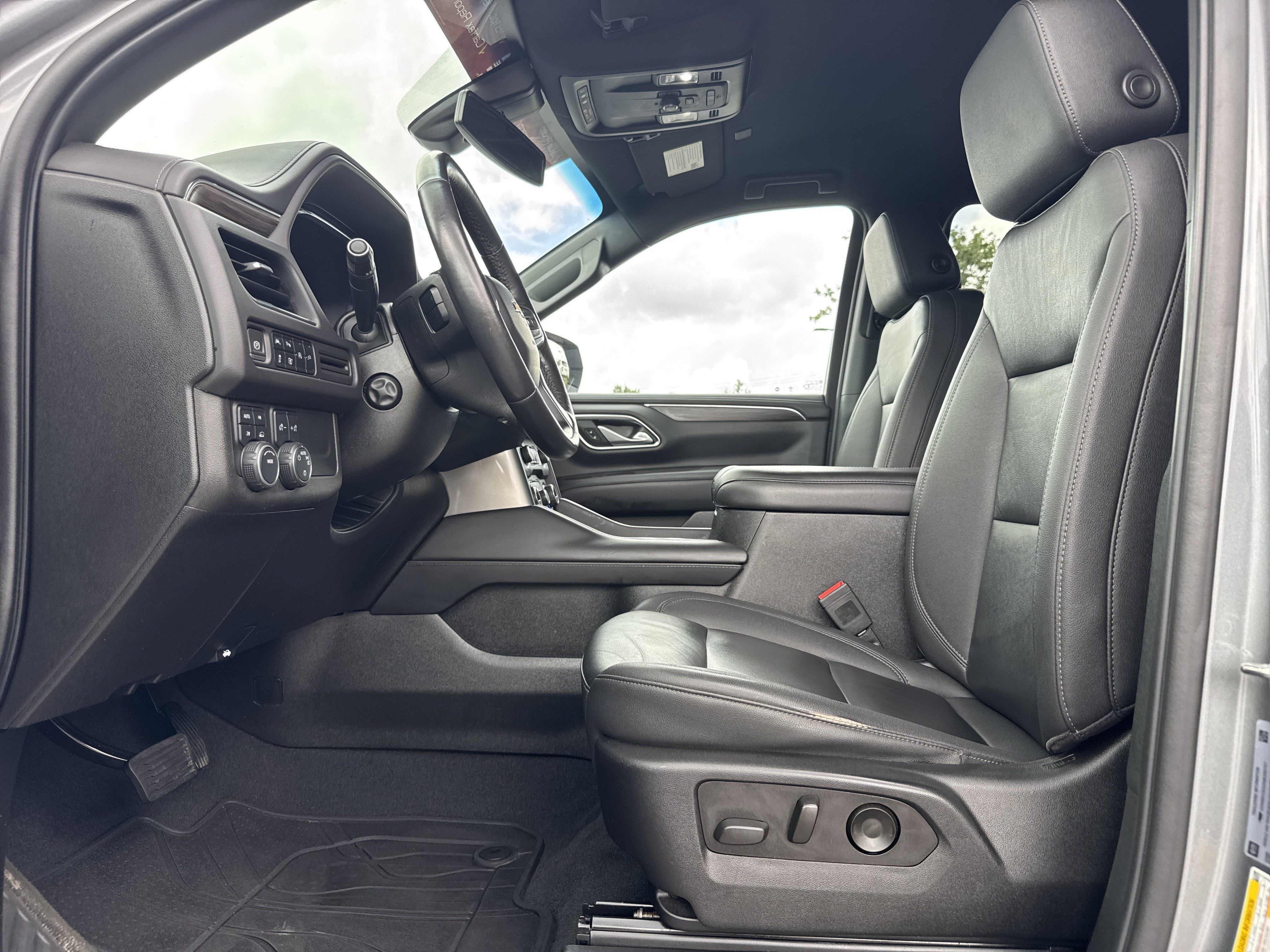 Used 2022 Chevrolet Suburban LT w/ Luxury Package AWD/4WD image 16